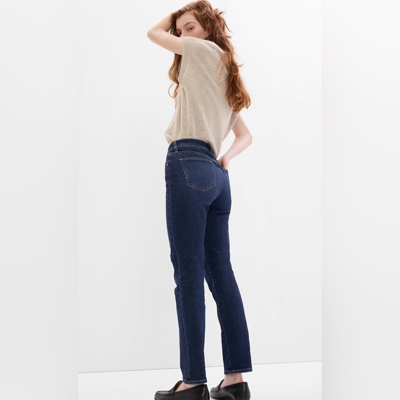 GAP Real Straight Mid-rise dark wash jeans. Size 28L. - Picture 2 of 16